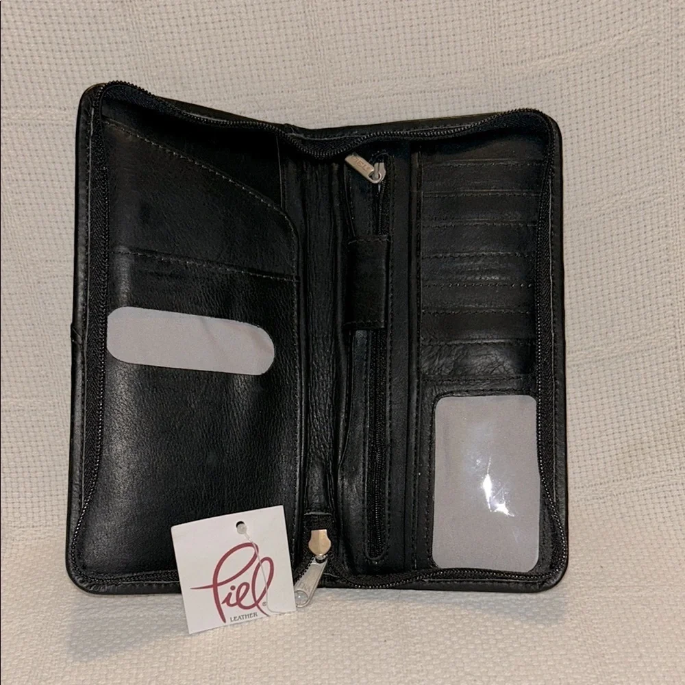 PIEL Sleek Black Leather Wallet